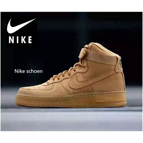 Beige Nike Schoenen online kopen .